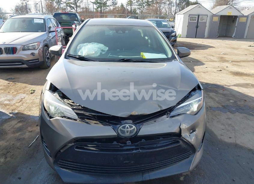 Photo 12 of 2018 Toyota Corolla LE (VIN 5YFBURHEXJP790769)