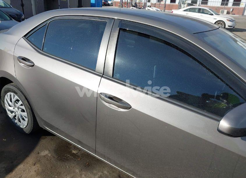 Photo 13 of 2018 Toyota Corolla LE (VIN 5YFBURHEXJP790769)