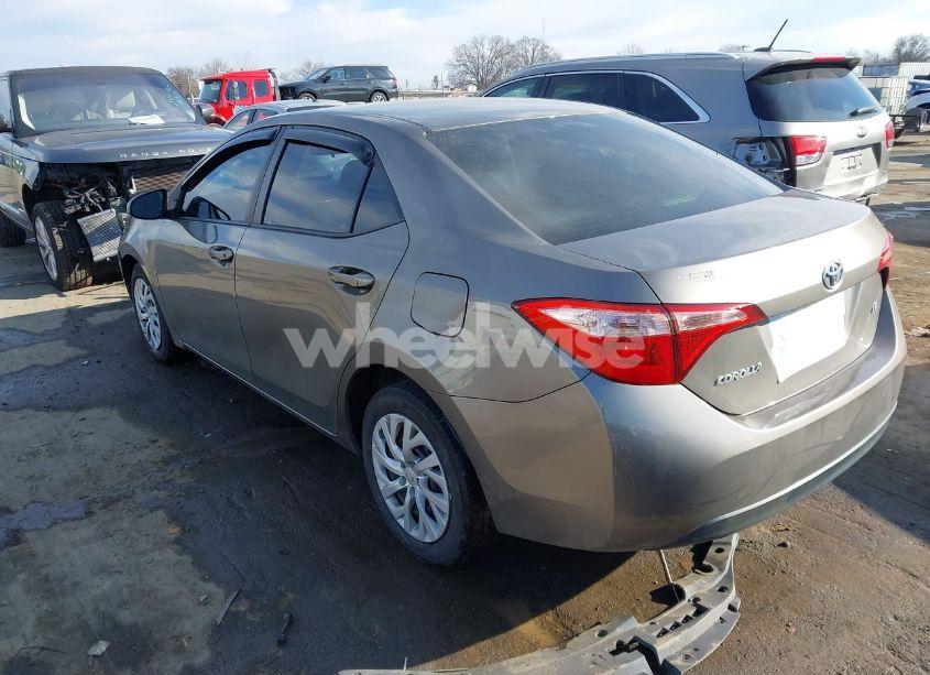 Photo 3 of 2018 Toyota Corolla LE (VIN 5YFBURHEXJP790769)