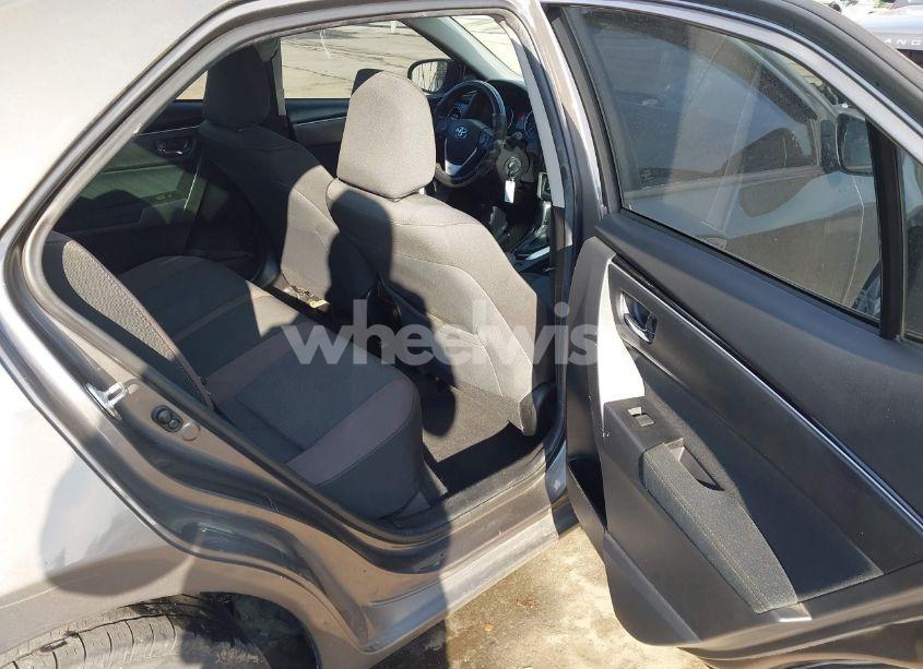 Photo 8 of 2018 Toyota Corolla LE (VIN 5YFBURHEXJP790769)