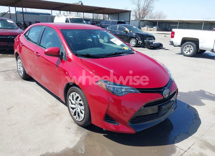 2018 Toyota Corolla L/LE/SE/XLE/XSE (VIN 5YFBURHEXJP791694) main photo