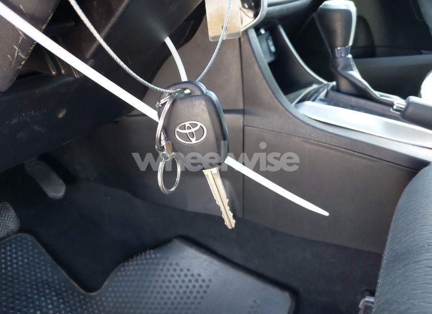 Photo 11 of 2018 Toyota Corolla L/LE/SE/XLE/XSE (VIN 5YFBURHEXJP791694)