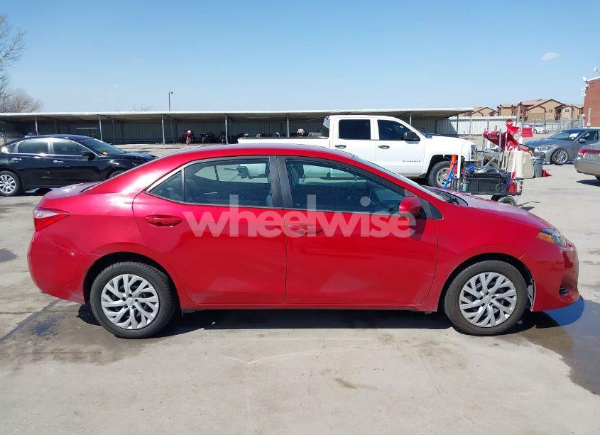 Photo 14 of 2018 Toyota Corolla L/LE/SE/XLE/XSE (VIN 5YFBURHEXJP791694)