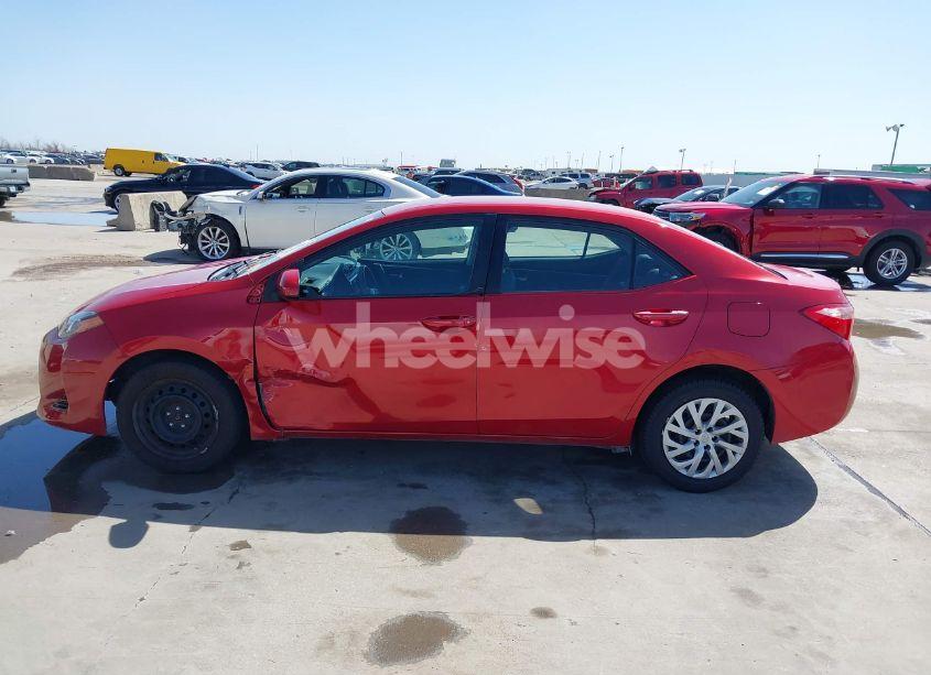 Photo 15 of 2018 Toyota Corolla L/LE/SE/XLE/XSE (VIN 5YFBURHEXJP791694)