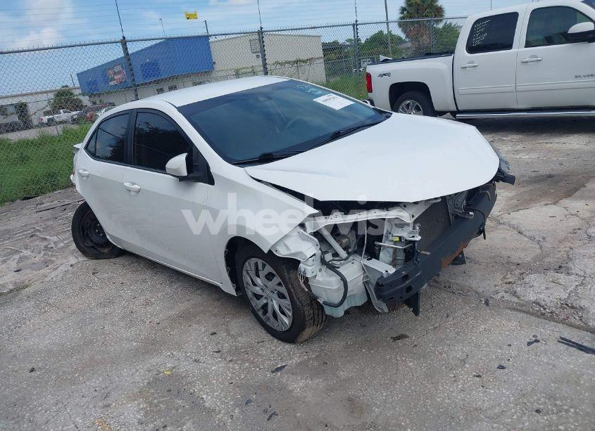 2018 Toyota Corolla LE (VIN 5YFBURHEXJP804489) main photo