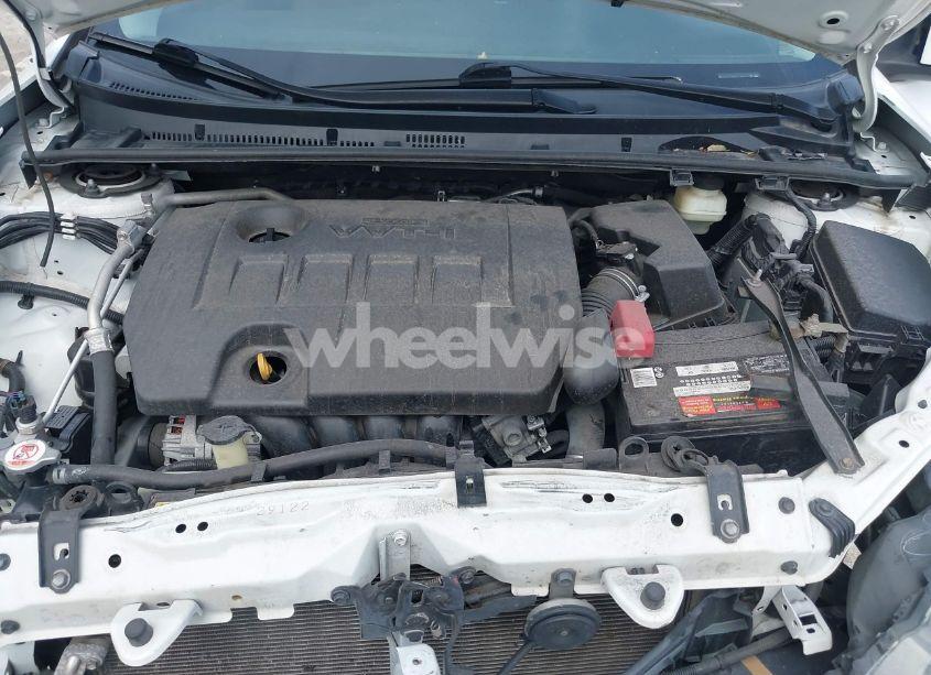 Photo 10 of 2018 Toyota Corolla LE (VIN 5YFBURHEXJP804489)