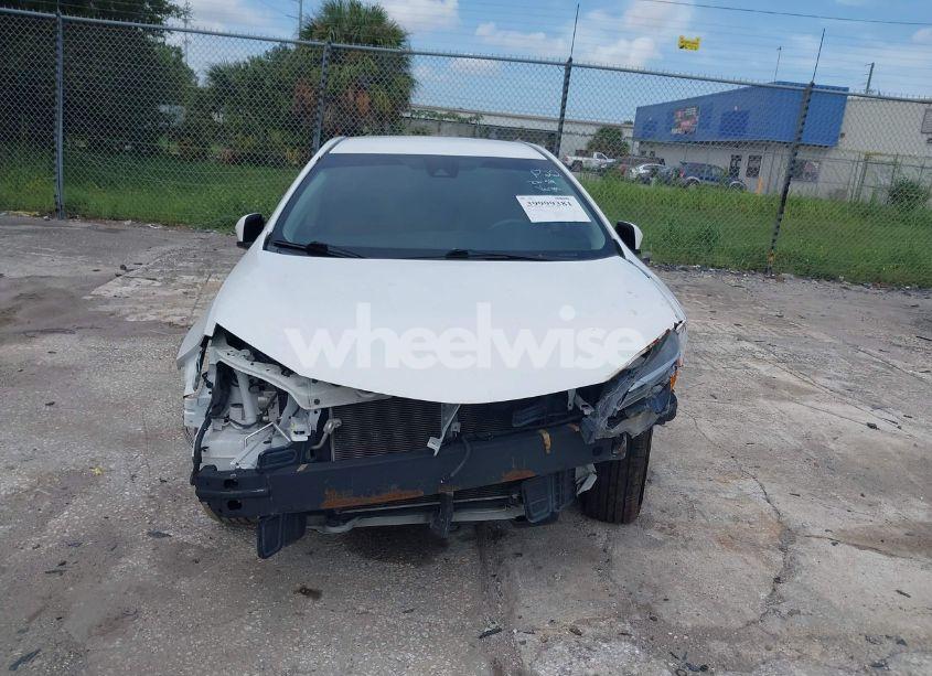 Photo 12 of 2018 Toyota Corolla LE (VIN 5YFBURHEXJP804489)