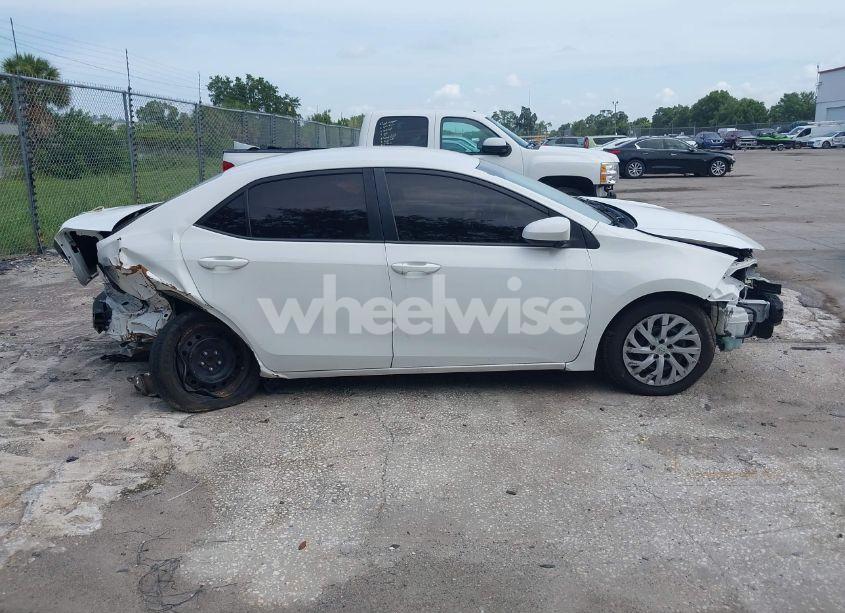 Photo 13 of 2018 Toyota Corolla LE (VIN 5YFBURHEXJP804489)