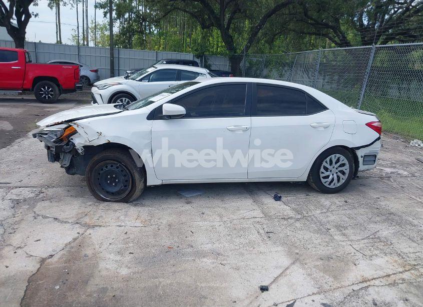 Photo 14 of 2018 Toyota Corolla LE (VIN 5YFBURHEXJP804489)