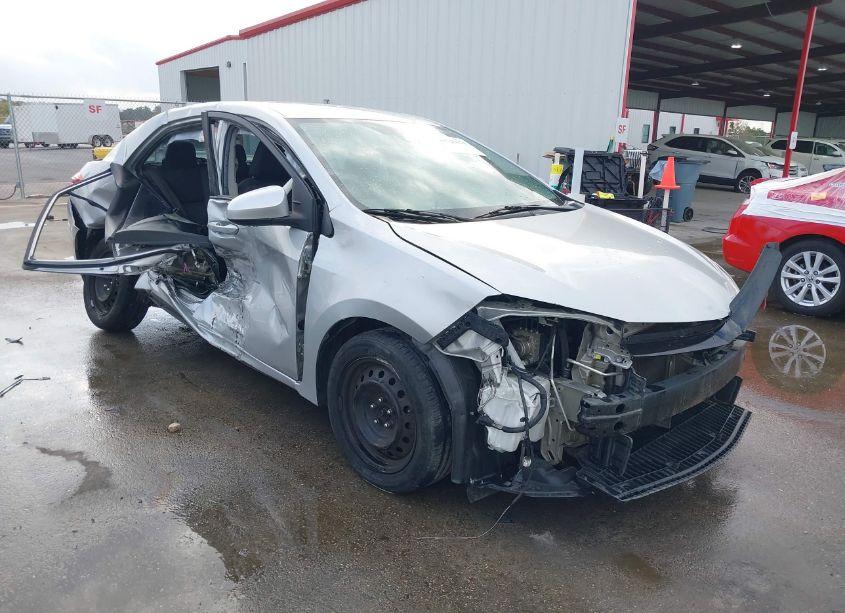 2018 Toyota Corolla LE (VIN 5YFBURHEXJP808042) main photo