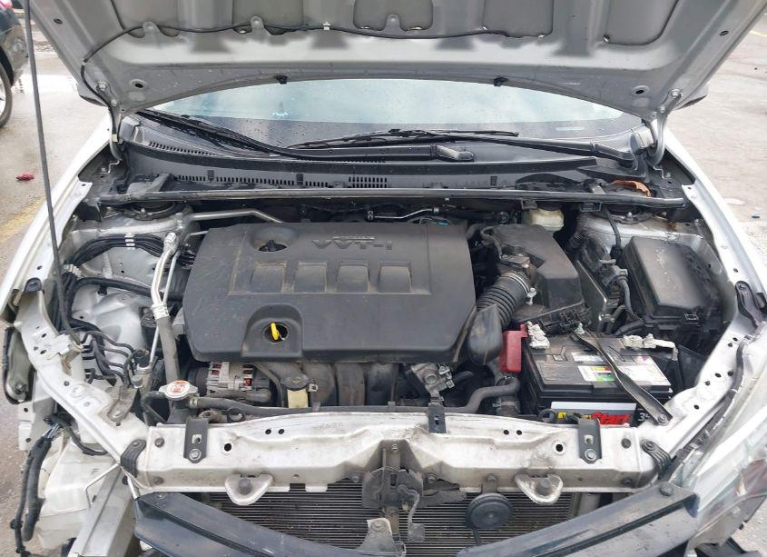 Photo 10 of 2018 Toyota Corolla LE (VIN 5YFBURHEXJP808042)