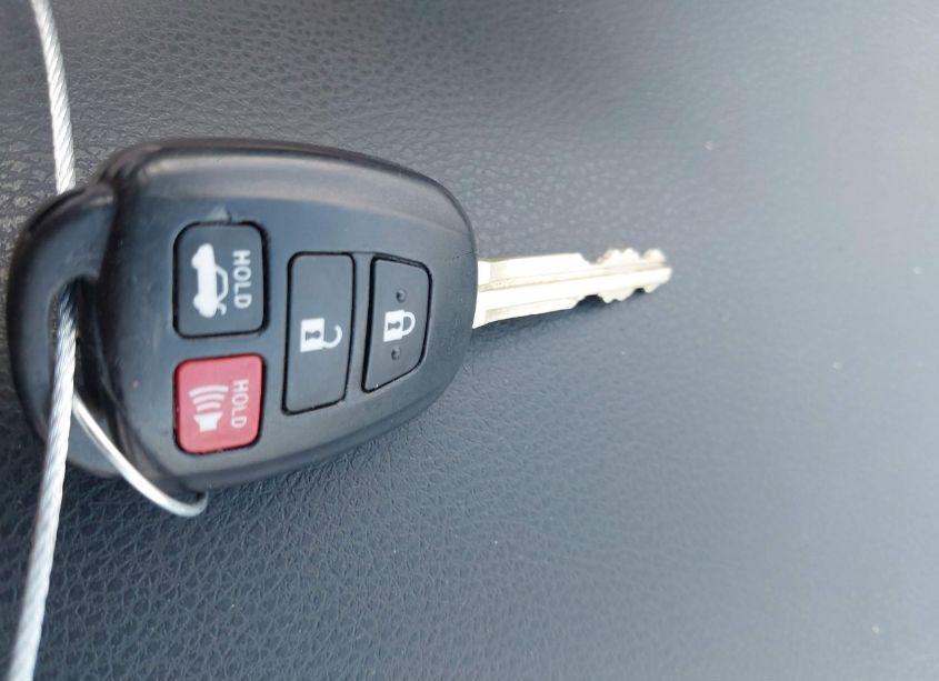 Photo 11 of 2018 Toyota Corolla LE (VIN 5YFBURHEXJP808042)