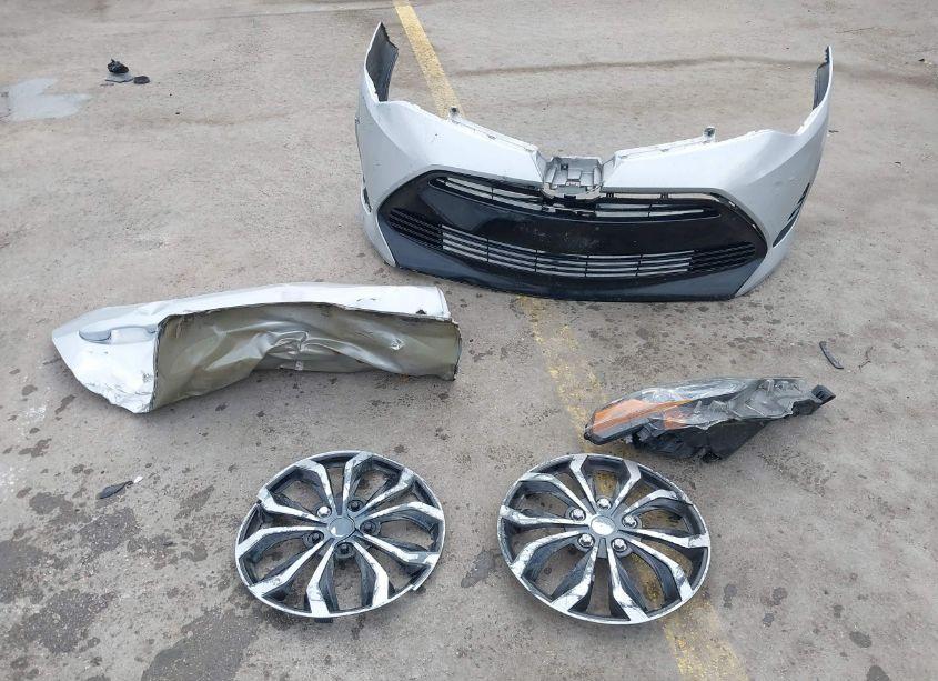 Photo 12 of 2018 Toyota Corolla LE (VIN 5YFBURHEXJP808042)