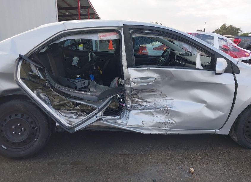 Photo 14 of 2018 Toyota Corolla LE (VIN 5YFBURHEXJP808042)