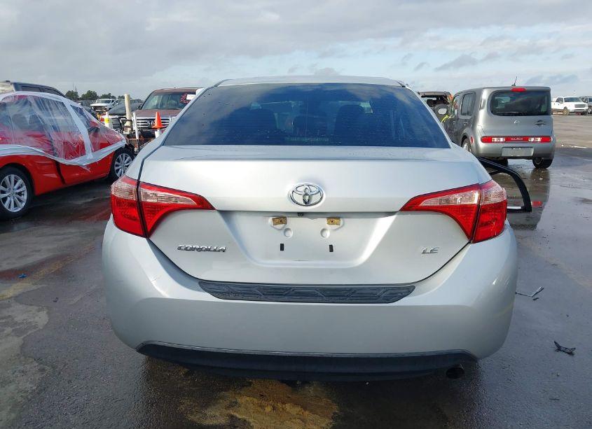 Photo 17 of 2018 Toyota Corolla LE (VIN 5YFBURHEXJP808042)