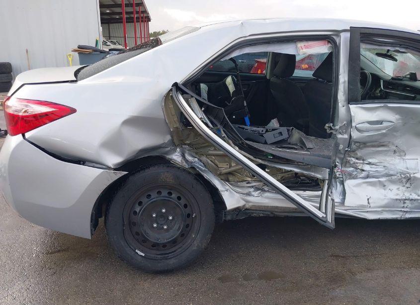 Photo 18 of 2018 Toyota Corolla LE (VIN 5YFBURHEXJP808042)