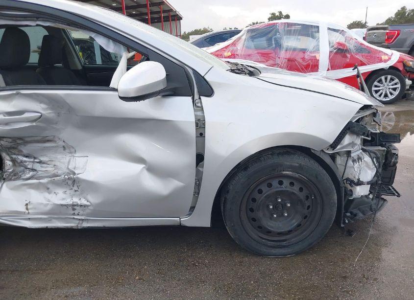 Photo 19 of 2018 Toyota Corolla LE (VIN 5YFBURHEXJP808042)