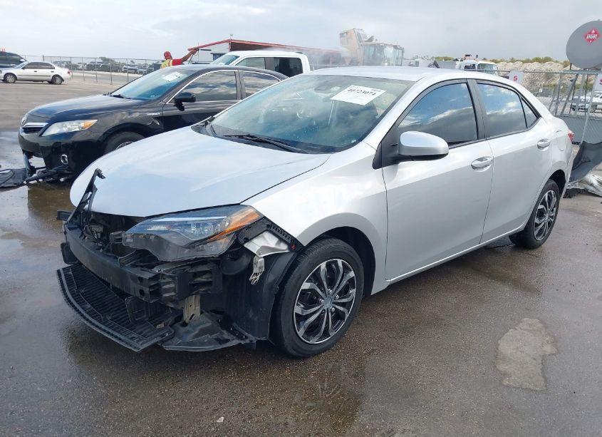 Photo 2 of 2018 Toyota Corolla LE (VIN 5YFBURHEXJP808042)