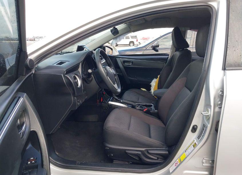 Photo 5 of 2018 Toyota Corolla LE (VIN 5YFBURHEXJP808042)