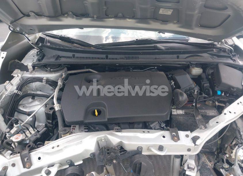 Photo 10 of 2018 Toyota Corolla LE (VIN 5YFBURHEXJP811345)