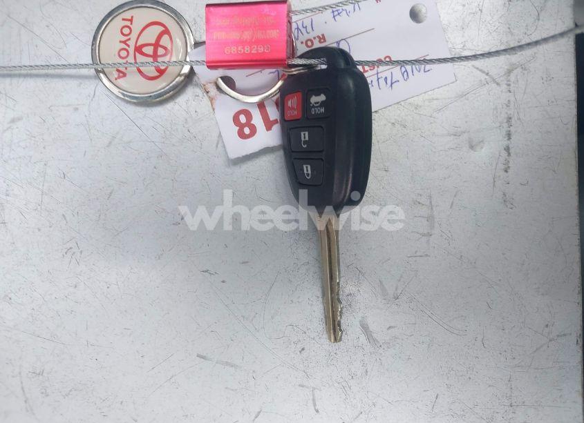 Photo 11 of 2018 Toyota Corolla LE (VIN 5YFBURHEXJP811345)