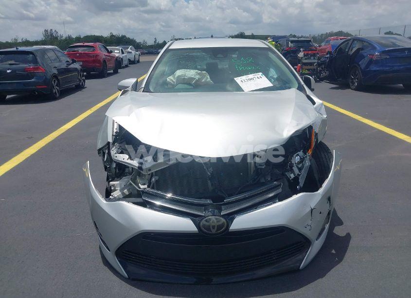 Photo 13 of 2018 Toyota Corolla LE (VIN 5YFBURHEXJP811345)