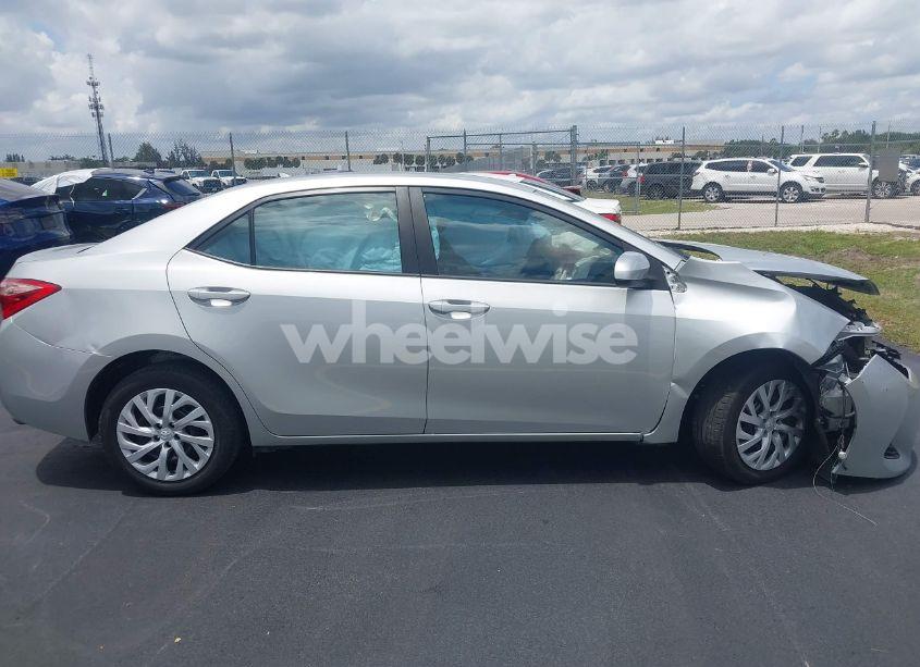 Photo 14 of 2018 Toyota Corolla LE (VIN 5YFBURHEXJP811345)