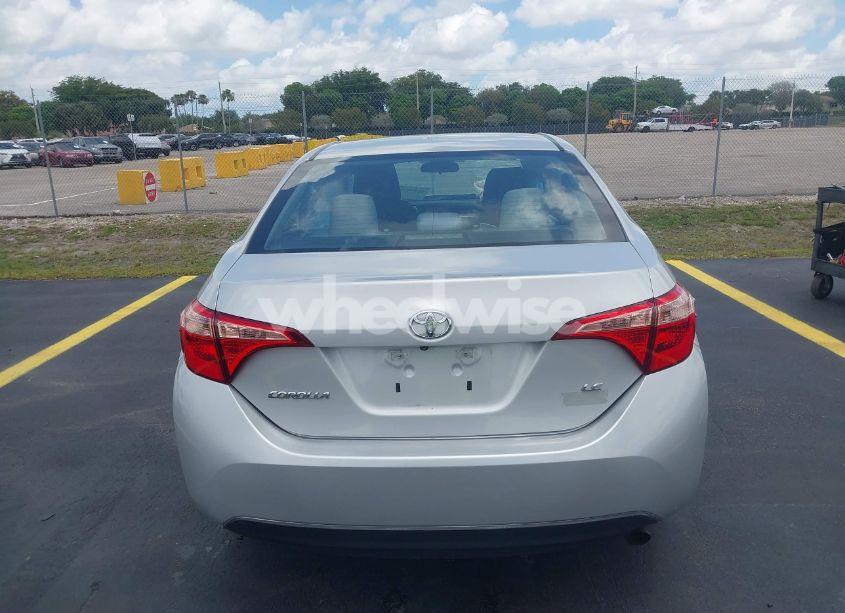 Photo 17 of 2018 Toyota Corolla LE (VIN 5YFBURHEXJP811345)
