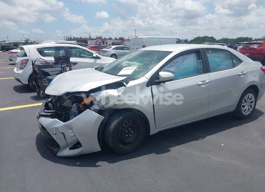 Photo 2 of 2018 Toyota Corolla LE (VIN 5YFBURHEXJP811345)
