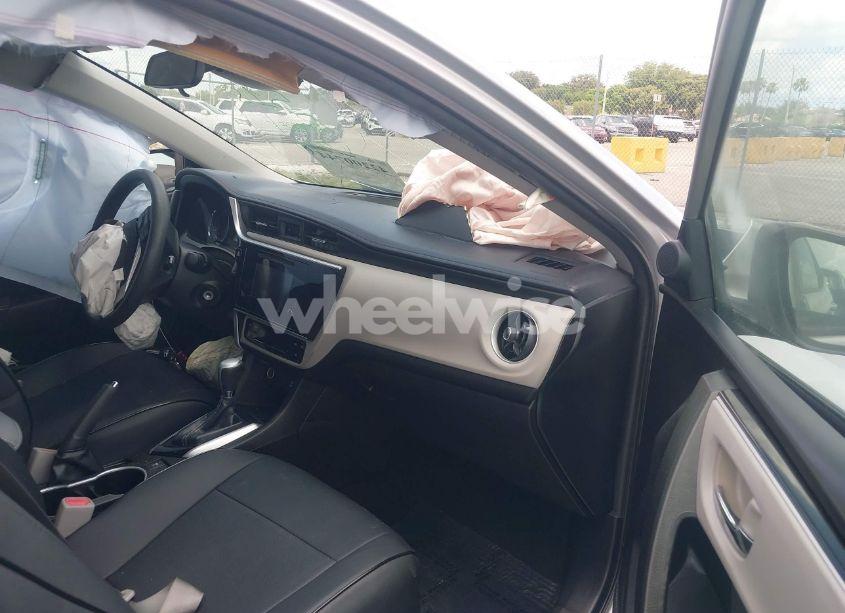 Photo 5 of 2018 Toyota Corolla LE (VIN 5YFBURHEXJP811345)