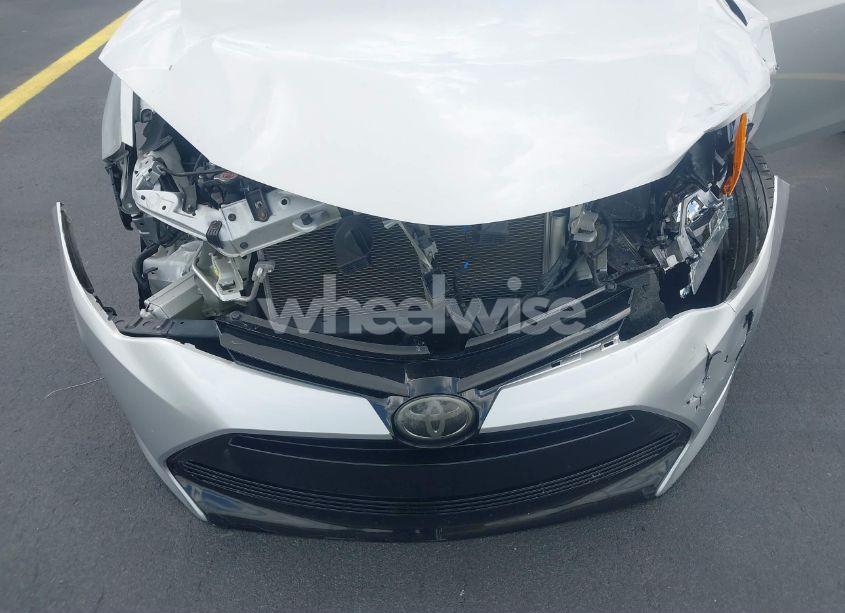 Photo 6 of 2018 Toyota Corolla LE (VIN 5YFBURHEXJP811345)
