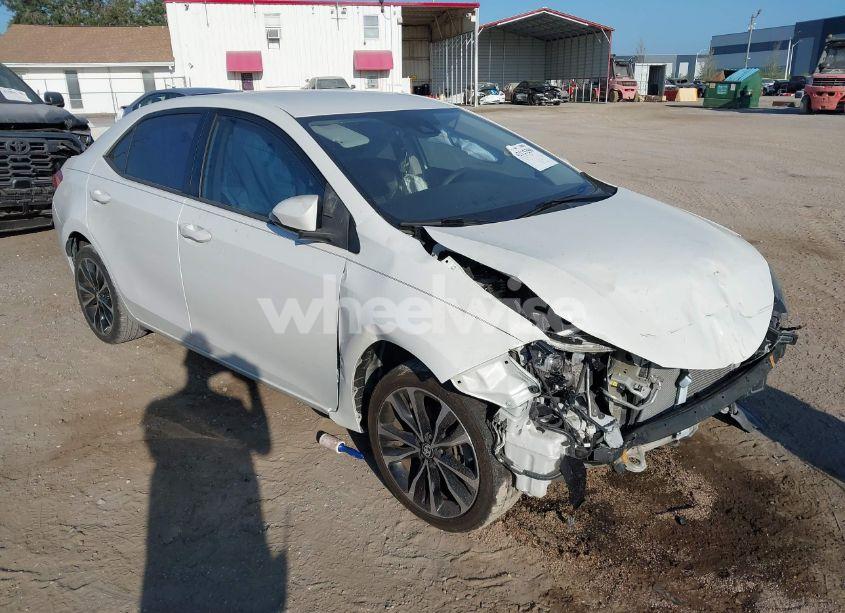 2018 Toyota Corolla SE (VIN 5YFBURHEXJP824564) main photo