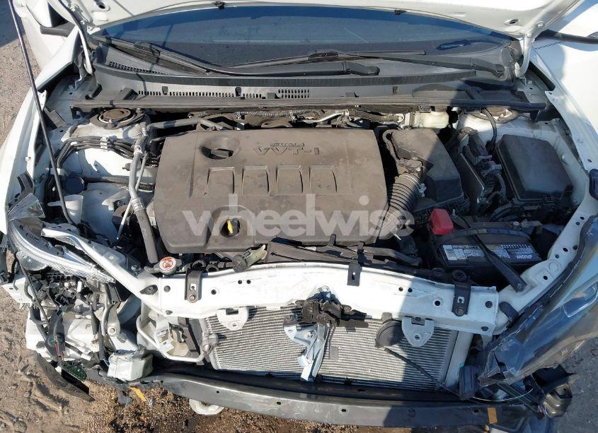 Photo 10 of 2018 Toyota Corolla SE (VIN 5YFBURHEXJP824564)