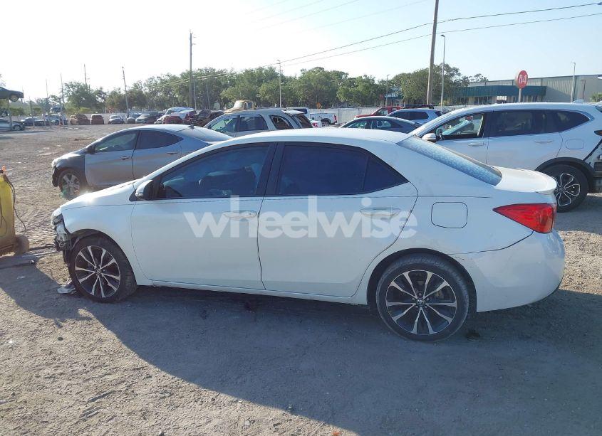 Photo 15 of 2018 Toyota Corolla SE (VIN 5YFBURHEXJP824564)