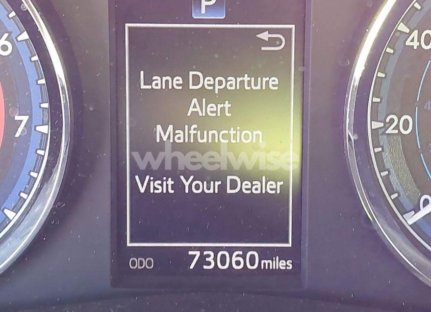 Photo 16 of 2018 Toyota Corolla SE (VIN 5YFBURHEXJP824564)