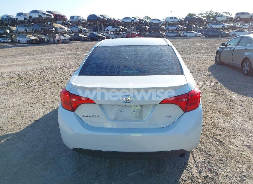 Photo 17 of 2018 Toyota Corolla SE (VIN 5YFBURHEXJP824564)