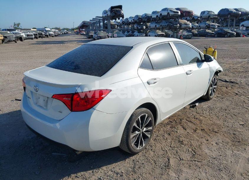 Photo 4 of 2018 Toyota Corolla SE (VIN 5YFBURHEXJP824564)