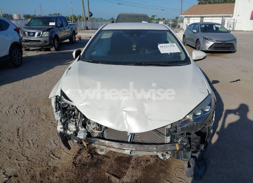 Photo 6 of 2018 Toyota Corolla SE (VIN 5YFBURHEXJP824564)