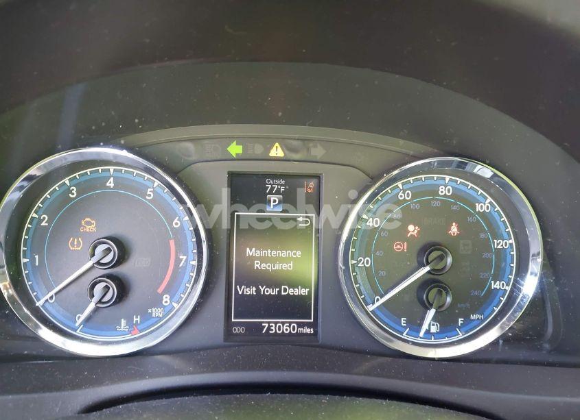 Photo 7 of 2018 Toyota Corolla SE (VIN 5YFBURHEXJP824564)