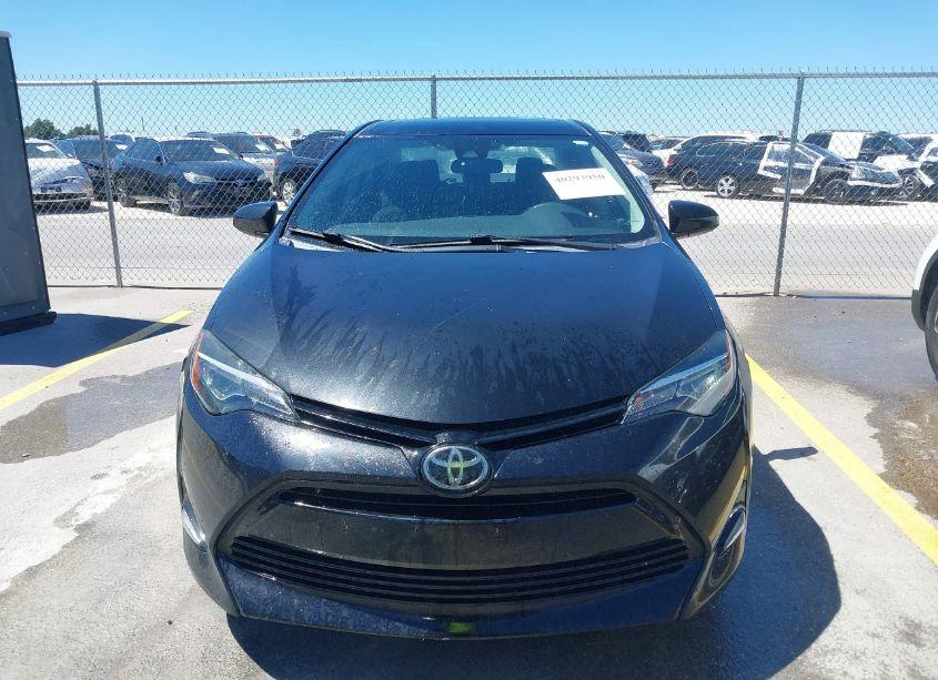 Photo 12 of 2018 Toyota Corolla LE (VIN 5YFBURHEXJP827769)
