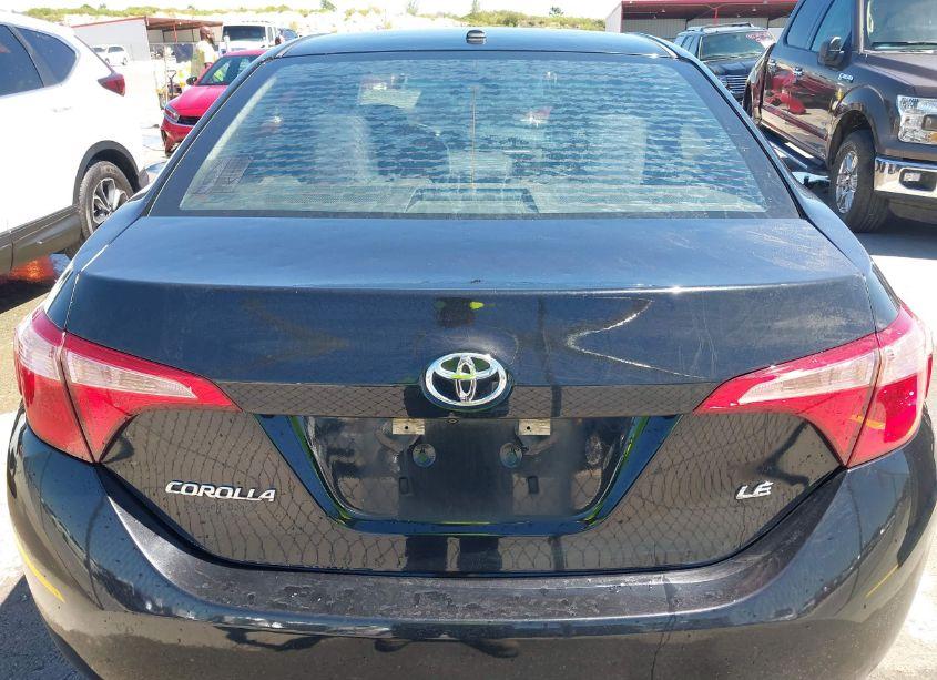 Photo 16 of 2018 Toyota Corolla LE (VIN 5YFBURHEXJP827769)