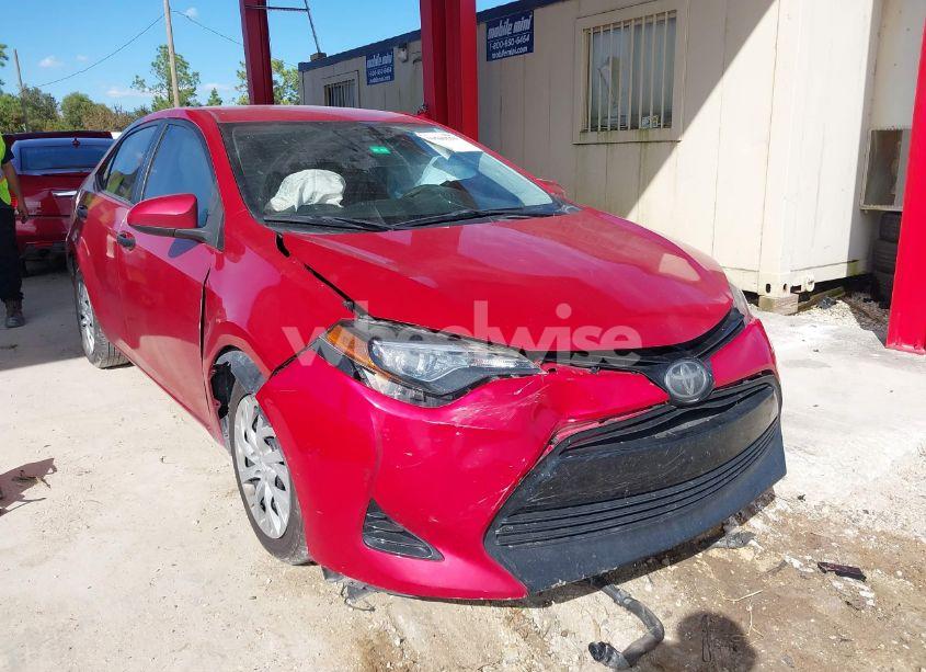 2018 Toyota Corolla LE (VIN 5YFBURHEXJP828579) main photo