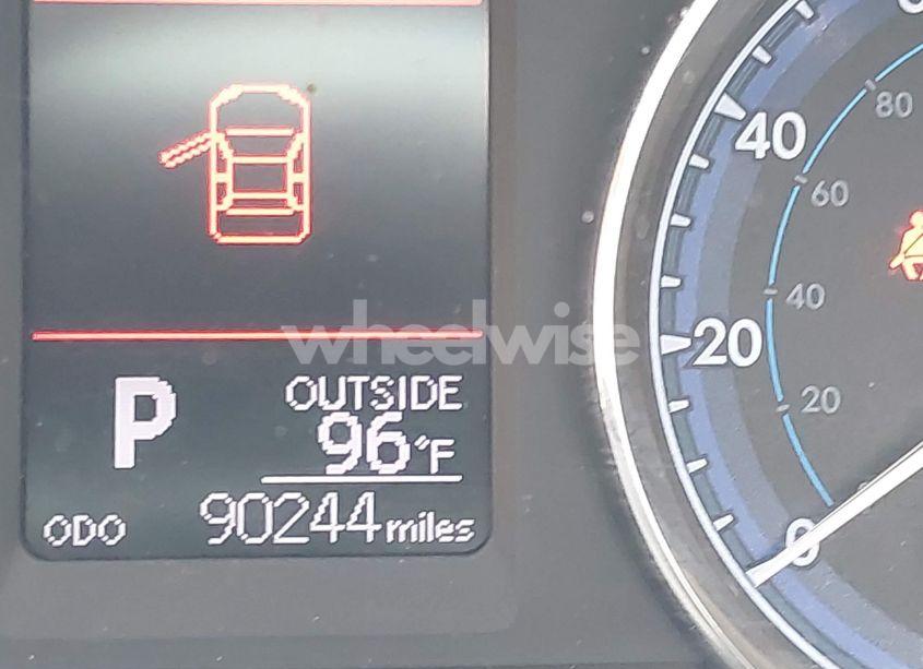 Photo 15 of 2018 Toyota Corolla LE (VIN 5YFBURHEXJP828579)