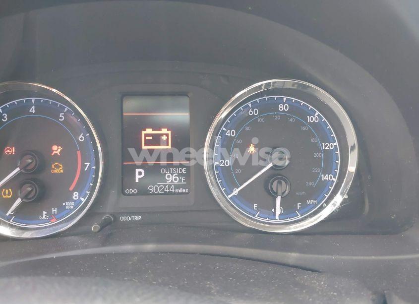 Photo 7 of 2018 Toyota Corolla LE (VIN 5YFBURHEXJP828579)