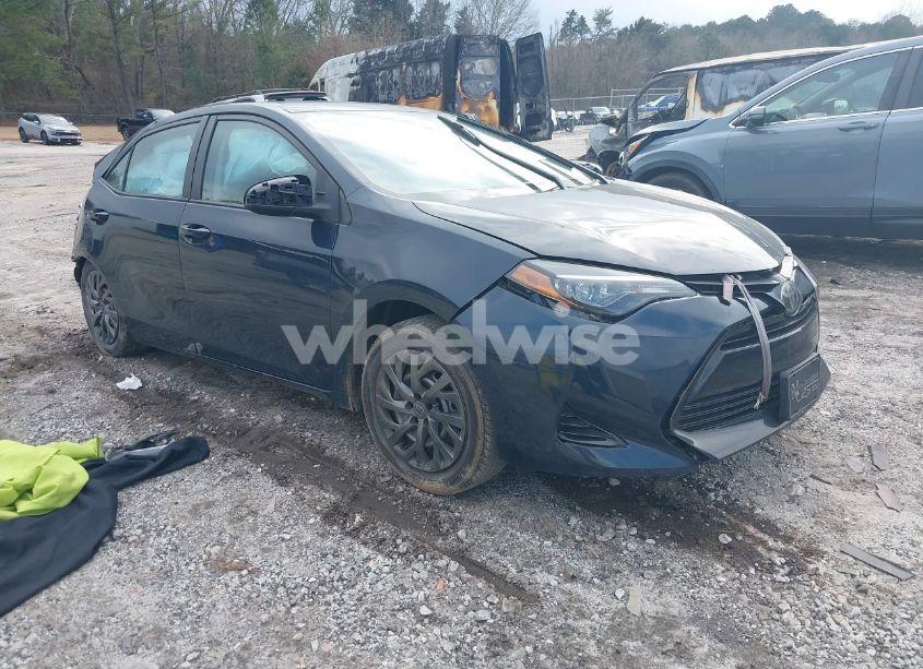 2018 Toyota Corolla LE (VIN 5YFBURHEXJP831675) main photo