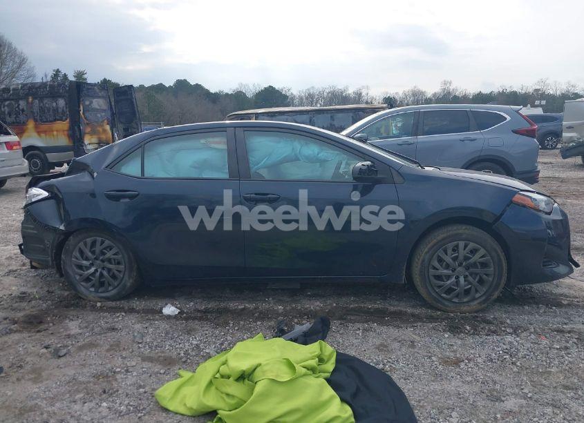 Photo 13 of 2018 Toyota Corolla LE (VIN 5YFBURHEXJP831675)