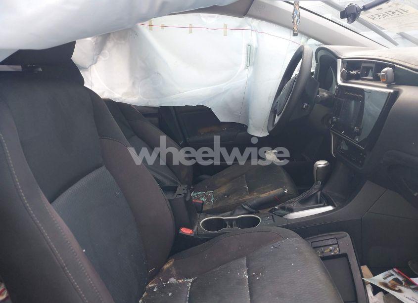 Photo 5 of 2018 Toyota Corolla LE (VIN 5YFBURHEXJP831675)