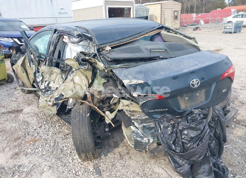 Photo 6 of 2018 Toyota Corolla LE (VIN 5YFBURHEXJP831675)