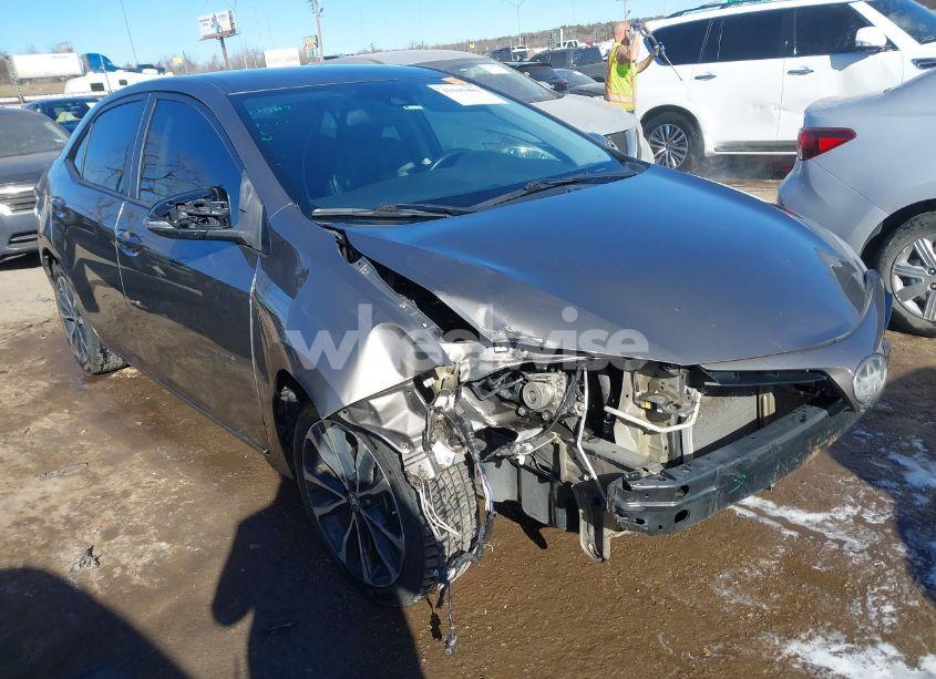 2018 Toyota Corolla SE (VIN 5YFBURHEXJP837671) main photo