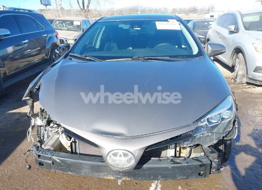 Photo 12 of 2018 Toyota Corolla SE (VIN 5YFBURHEXJP837671)